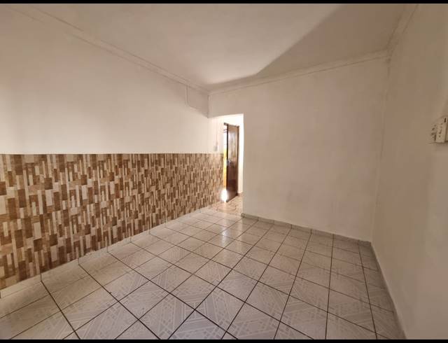 2 BEDROOM HOUSE FOR SALE IN MONTFORD
